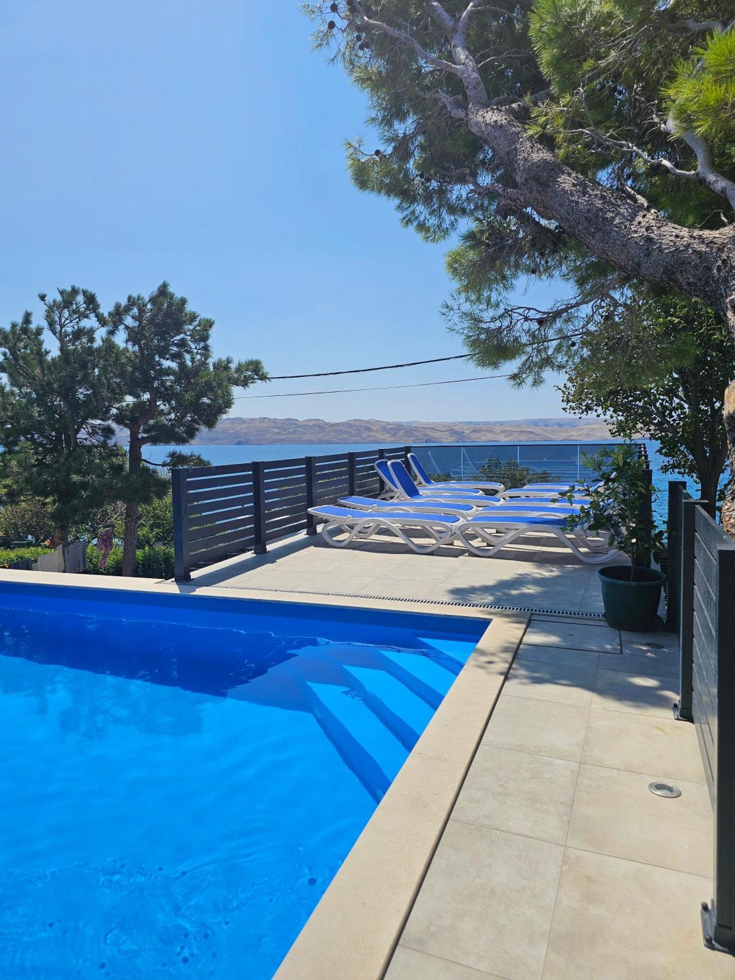 Beachfront House Ivana With Pool - Renovated 2025 Cesarica Exterior photo