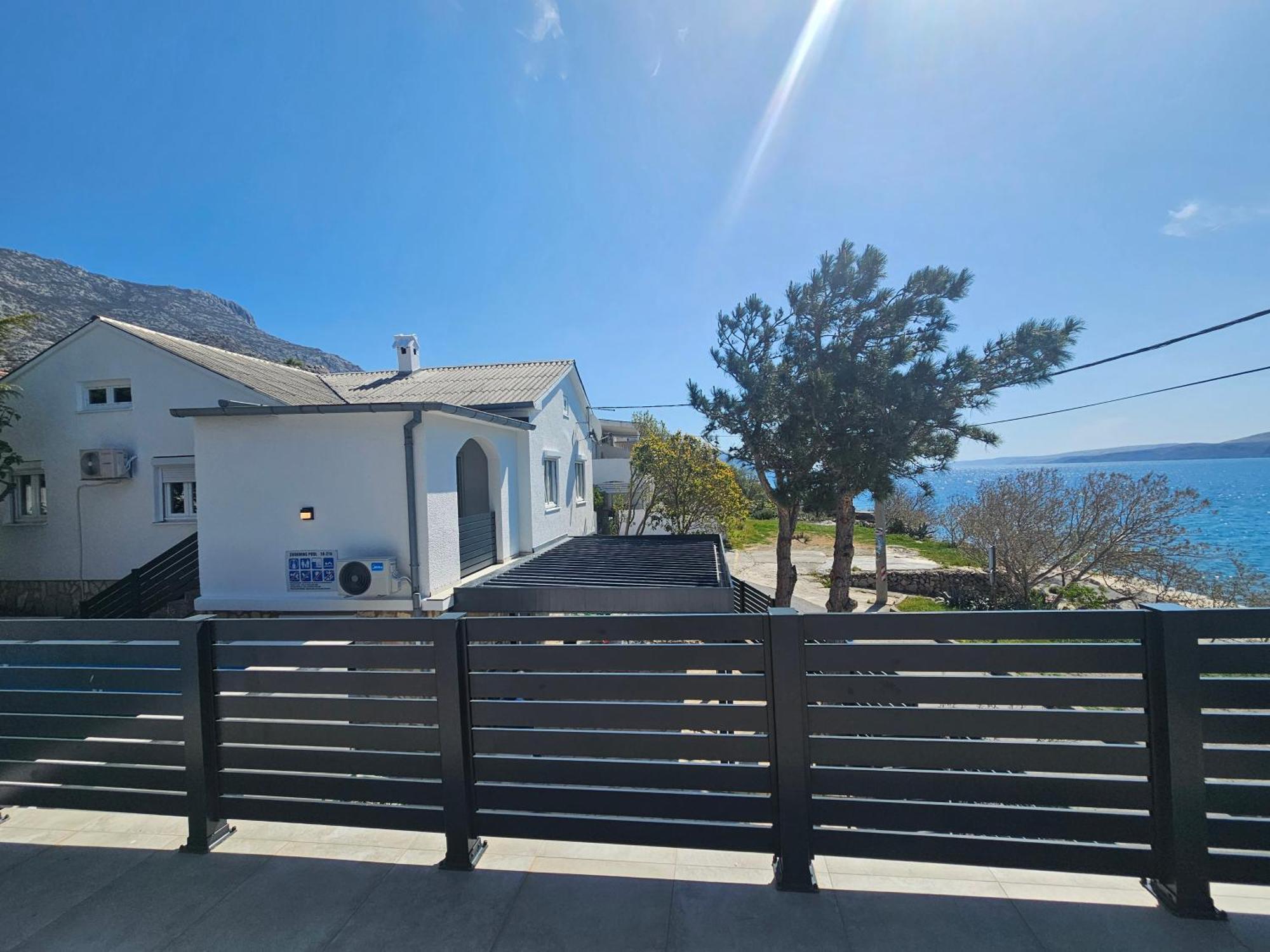 Beachfront House Ivana With Pool - Renovated 2025 Cesarica Exterior photo