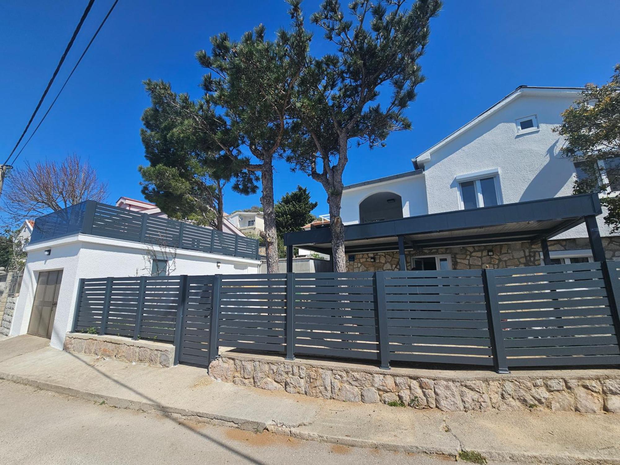 Beachfront House Ivana With Pool - Renovated 2025 Cesarica Exterior photo