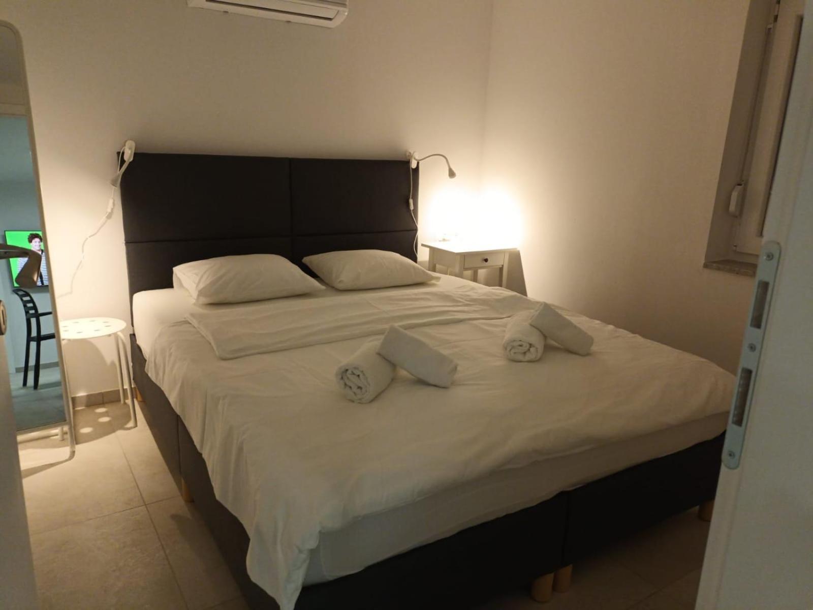 Beachfront House Ivana With Pool - Renovated 2025 Cesarica Exterior photo