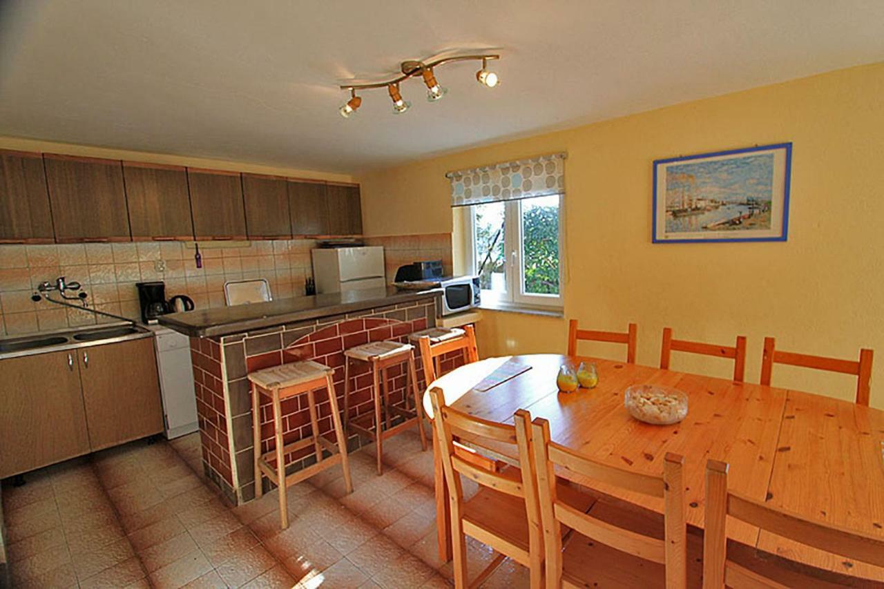 Beachfront House Ivana With Pool - Renovated 2025 Cesarica Exterior photo