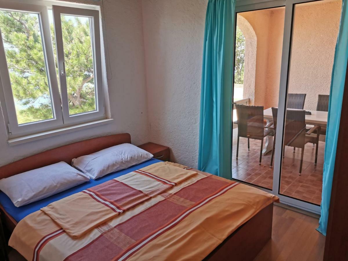 Beachfront House Ivana With Pool - Renovated 2025 Cesarica Exterior photo